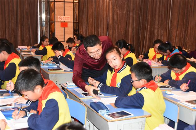 献技全国赛场，我校教师载誉而归——棠外附小郭飞老师为全国小学数学教学研讨会献课并荣获一等奖