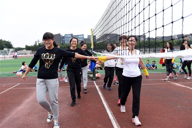 快乐健体齐上阵，教工运动促和谐——记棠外教职工球类运动会