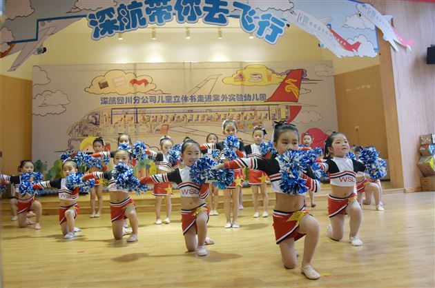 深航带你去飞行——航空儿童立体书走进棠外实验幼儿园
