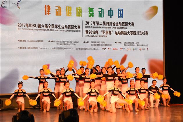 棠外啦啦操队参加2017年第六届全国学生运动舞蹈大赛斩获（花球、爵士）两项集体冠军