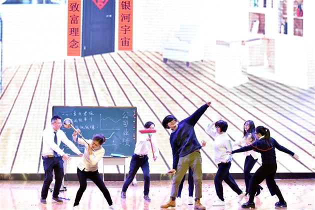 天地五九凛冽风  棠外新春喜意浓——棠外隆重举行2018年教职工迎新春联欢会
