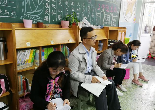 巧抓文本核心 实现高效课堂——记我校附小刘旭工作室活动