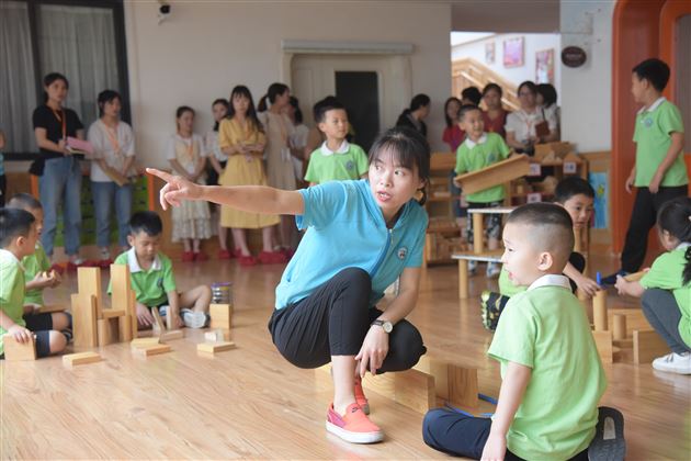 理论支撑,实践探索——棠外实验幼儿园承办“文星片区主题建构游戏实践研讨活动”