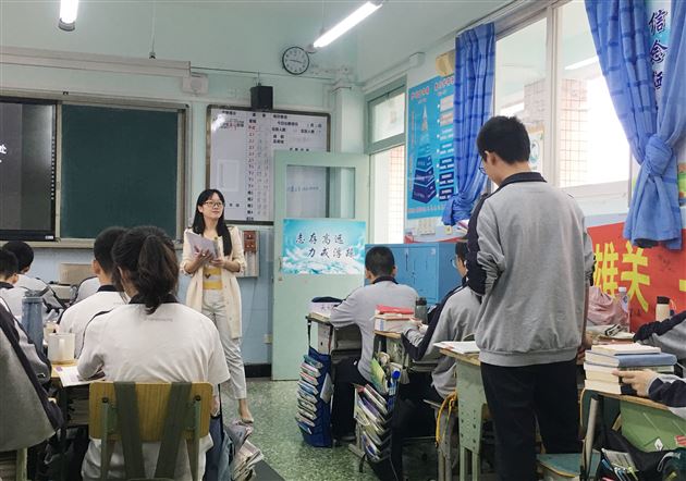 同台竞技 各展风采——我校高中语文教研组举行首届“青蓝杯”青年教师课堂教学基本功大赛