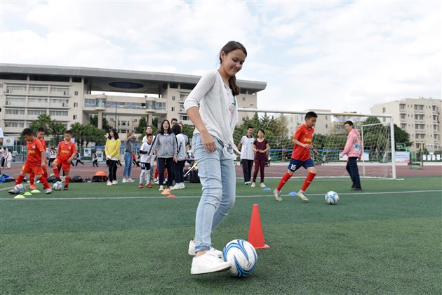 友好交往 开创未来——成都棠湖外国语学校接待法国ASSOMPTION中学师生代表团来访系列报道（一）