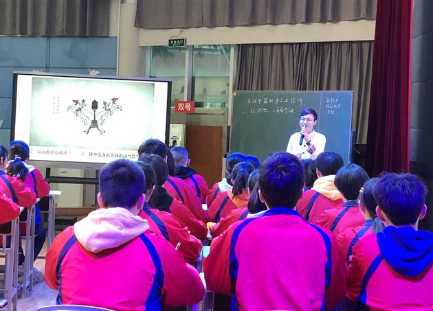 热烈祝贺我校刘瑞雨老师斩获“2019年四川省高中历史优质课展评活动”一等奖(最高奖)