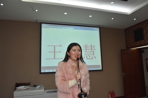 如何与家长智慧交流——记我校初中班主任经验交流会