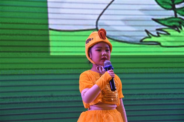 让故事点亮童年——我校附小一年级举行讲故事比赛