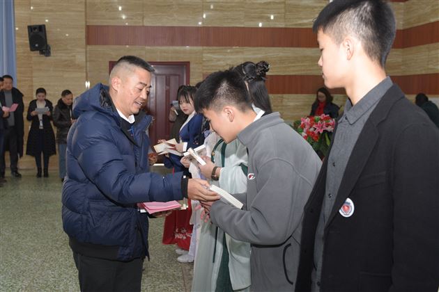研学归来共分享 年终表彰话成长——记2019年国际部U-Course课程之西安研学汇报展示暨年终表彰大会