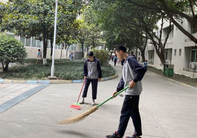 校内劳动实践课程的开展区域,主要为校园林荫道,教学区和公寓周边