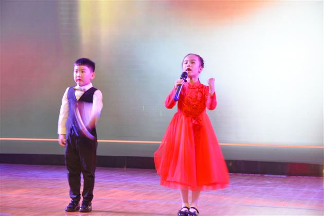 走遍天下书为侣 最是书香韵味长——记棠外附小低段诗歌朗诵比赛