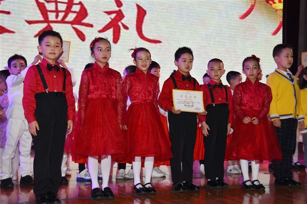 走遍天下书为侣 最是书香韵味长——记棠外附小低段诗歌朗诵比赛