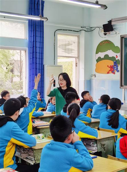 聚焦语数外课堂教学  开启小初衔接新思路