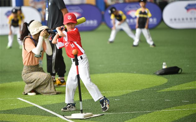 祝贺我园软式棒垒球队在2021年四川省第四届幼儿体育大会展示活动中获奖