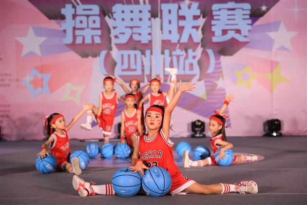 这群孩子不得了，四个一等奖、两个二等奖——棠外实验幼儿园在“2021全国运动训练竞赛联盟操舞联赛”中喜获佳绩