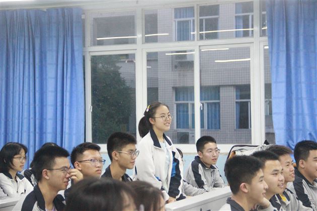 向优秀学习 向优秀出发——棠外优秀校友杜怡蒙回母校参加高2020级分享交流活动 