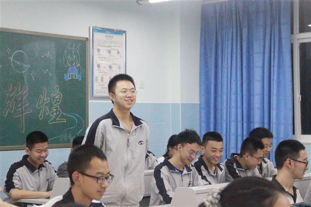 向优秀学习 向优秀出发——棠外优秀校友杜怡蒙回母校参加高2020级分享交流活动 