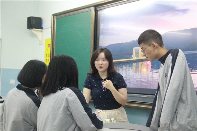 向优秀学习 向优秀出发——棠外优秀校友杜怡蒙回母校参加高2020级分享交流活动 