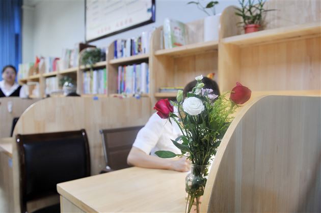 棠外高中开展“文明办公室”评比和“年级文化建设”检查活动 