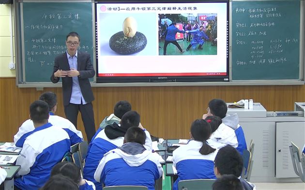 棠外高中物理教师邓天煜、苏明甫分别在市级菜单培训中作专题讲座、献课