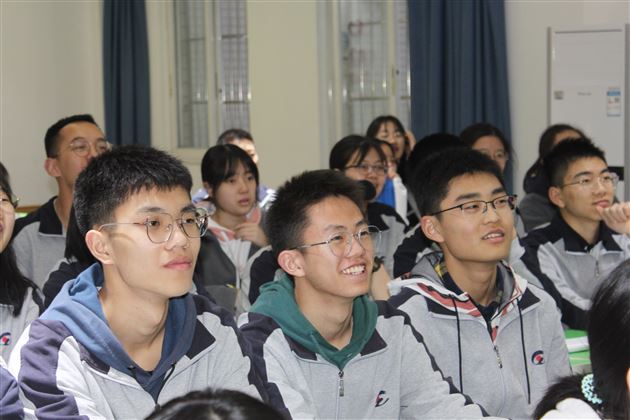 “校友分享会”之“学习历史，带给我们什么？”——棠外开展学科渗透生涯规划系列活动