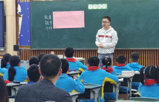棠外附小数学组举行青年教师课堂展评活动