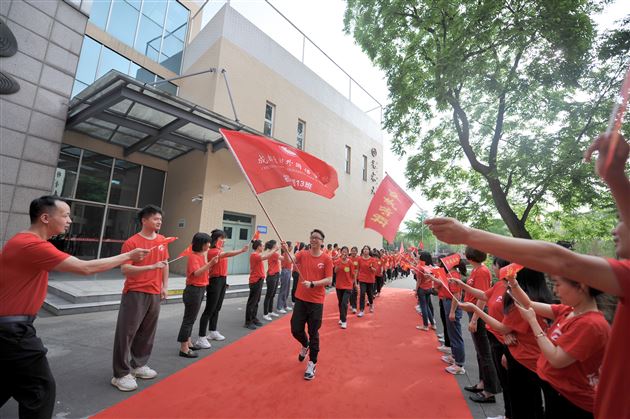 奋楫争先 决胜中考——记棠外初2019级学法指导暨中考动员大会 