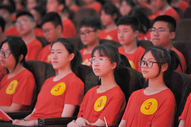 奋楫争先 决胜中考——记棠外初2019级学法指导暨中考动员大会 