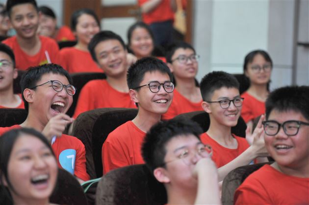 奋楫争先 决胜中考——记棠外初2019级学法指导暨中考动员大会 