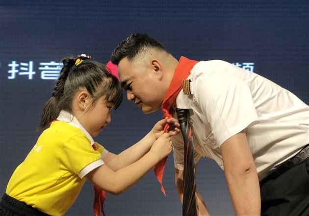 遨游蓝天  承载梦想——记棠外附小三年级家长义工课堂