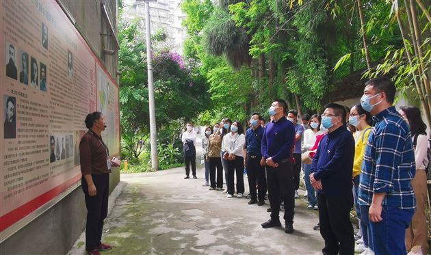 追寻党史薪火 坚定追梦步伐——记中共成都棠湖外国语学校初中第二支部委员会党建活动 