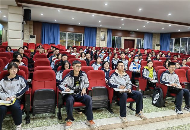 培养学生干部 促进和谐发展——电子科技大学刘昱伶博士来棠外开展讲座 