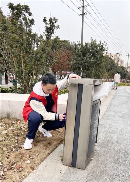 走出校园，美化环境——棠外初高中联合开展“学习雷锋好榜样”志愿服务 