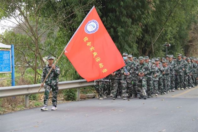无限好春光 磨砺中成长 