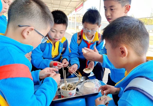 行走的课堂 丰富的体验——记棠外附小三年级综合实践课程 
