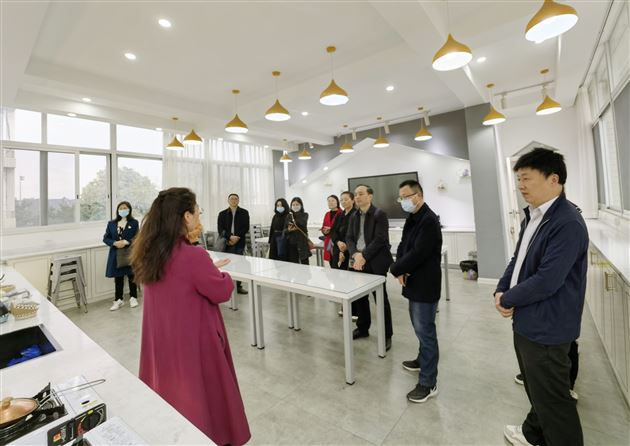 巴中市巴州区教科院领导到棠外考察学习