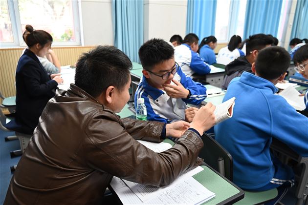 名师送教促成长 引领示范共提高——刘勇工作室送教至成信大常乐实验校