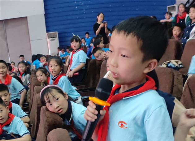 红旗迎风飘   少年当自强——记棠外附小学生讲堂活动