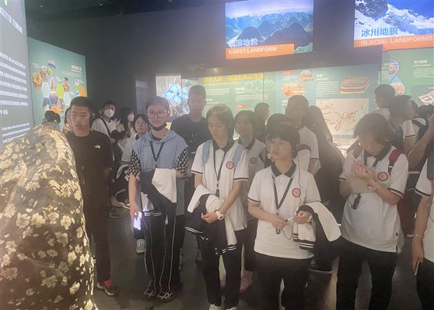 认识地球家园 探索自然奥秘——棠外学子成都自然博物馆研学记