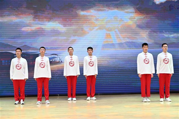 青春诗颂新时代  棠外学子展风采