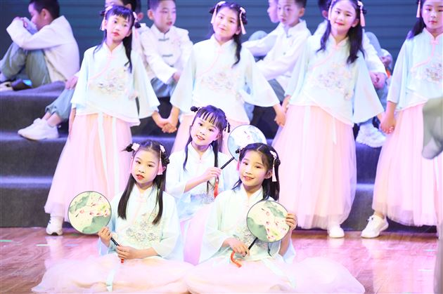 和诗以歌唱响经典 重燃廿载棠外记忆 