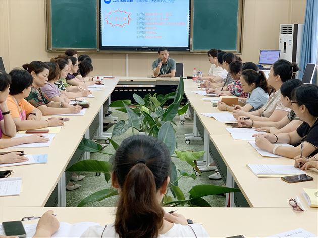 德育处郭伟主任做工作指导