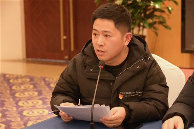 凝心聚力，攻坚克难，勇攀高峰——记成都棠湖外国语学校初中第一、三党支部主题党日活动