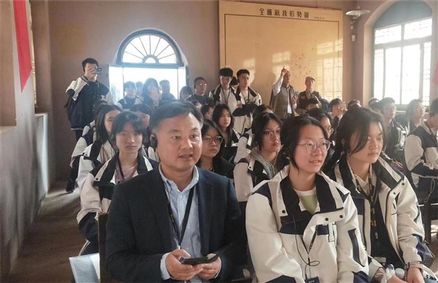 行万里立志报国 见天地继往开来——记棠外高2022级部分师生河北研学行 