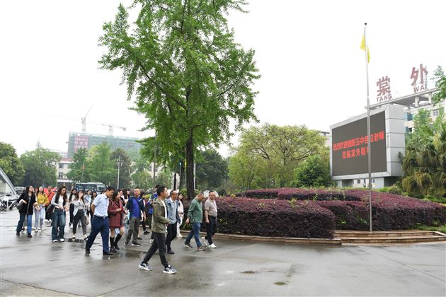 相聚棠外,共研新“语”——棠外携手德阳五中开展高中语文教研活动