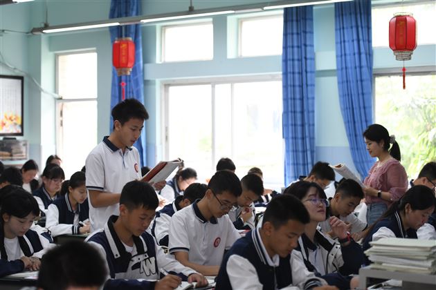 相聚棠外,共研新“语”——棠外携手德阳五中开展高中语文教研活动