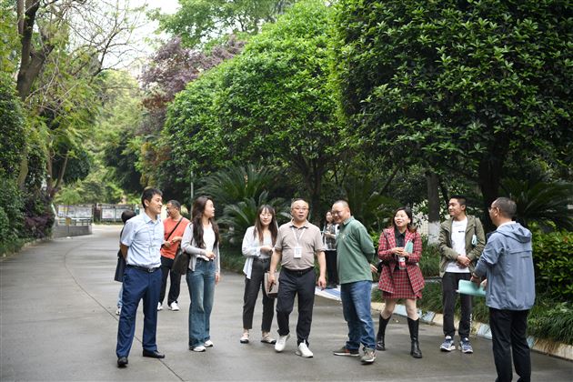 相聚棠外,共研新“语”——棠外携手德阳五中开展高中语文教研活动