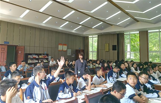 乐山市初中英语骨干教师团来棠外观摩交流 