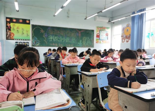 书写方块汉字 传承中华文化——记棠外附小第二十一届“阳光杯”硬笔书法比赛