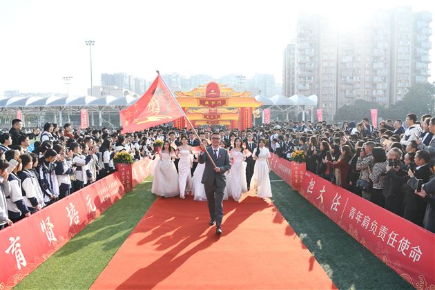 心存繁星 沐光而行——棠外高2025届成人典礼